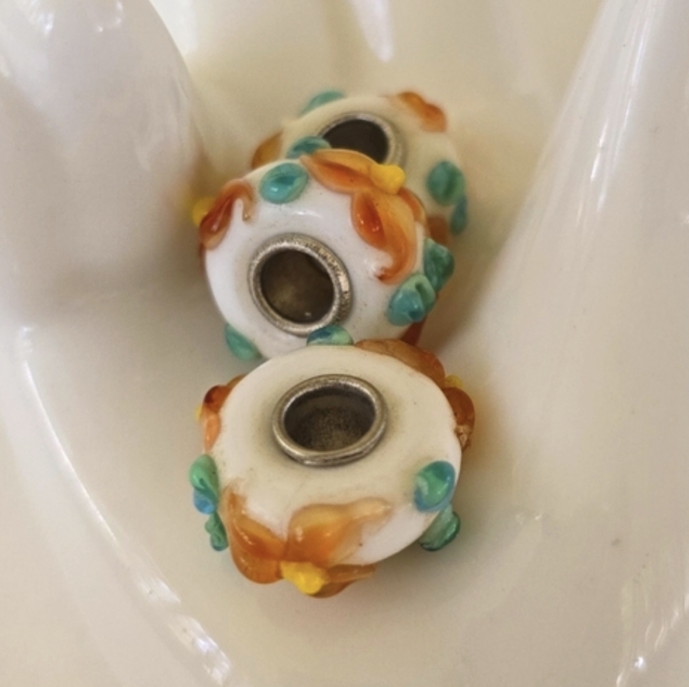🪷 Orange Lily Flower Glass Beads